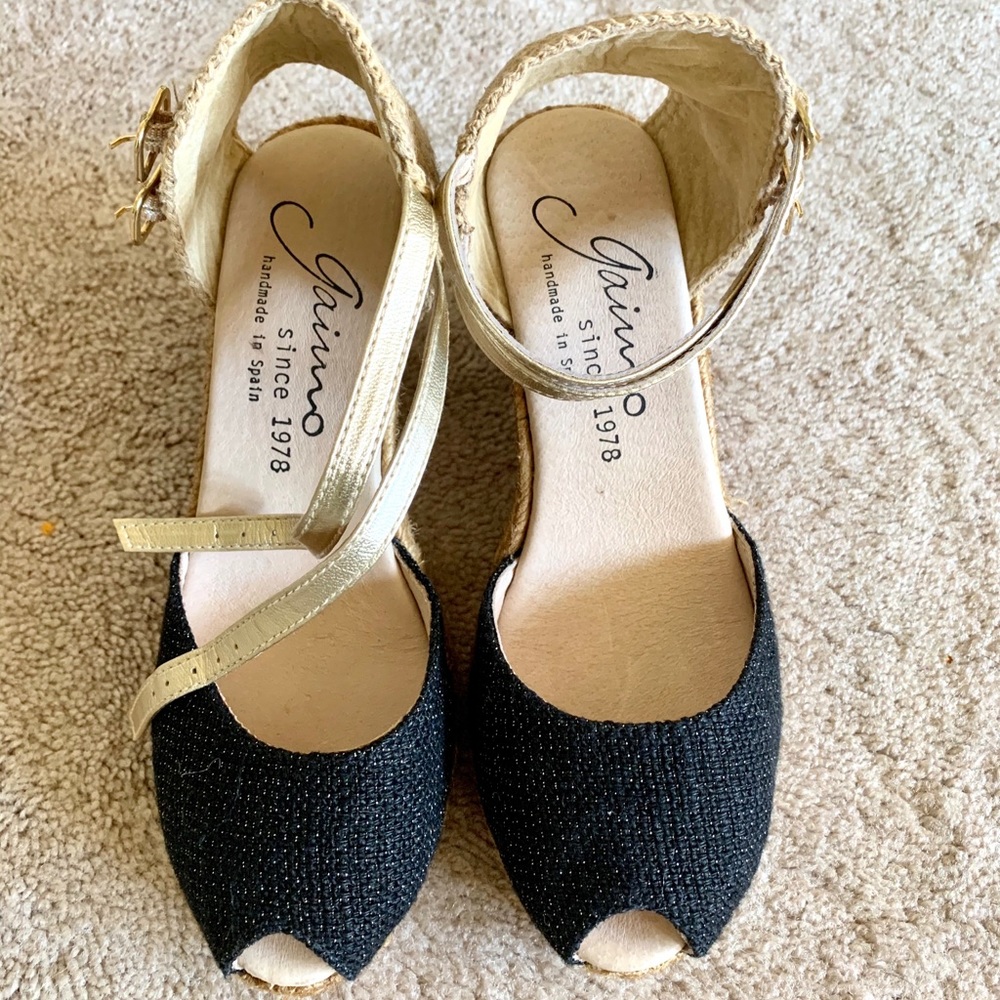 NWOT - Chic Espadrille Wedge Open Toe Sandals NEW